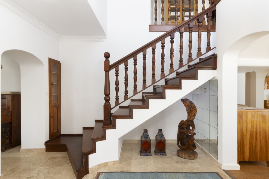 6 Bedroom Property for Sale in Gordons Bay Village Western Cape